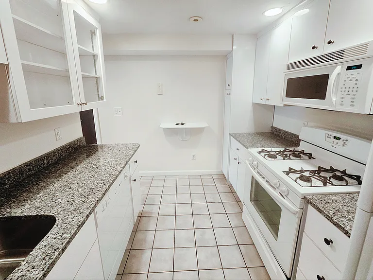 108 Myrtle St #11 — Photo 4