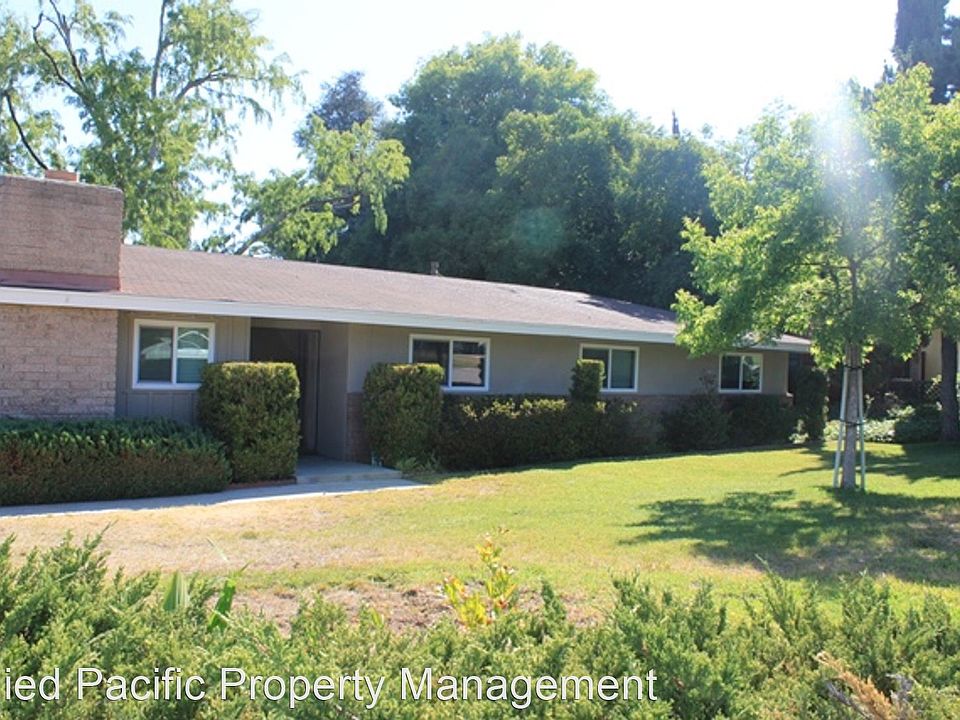 1st image of 407 Eucalyptus Dr