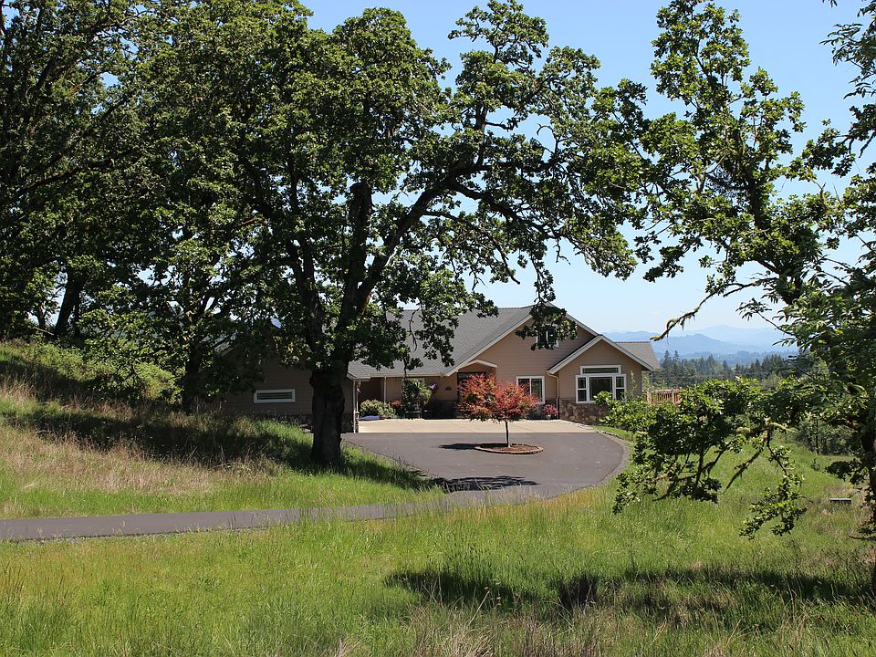 Front of house and driveway