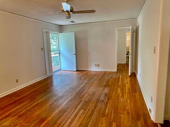3rd image of 3019 Cabot St