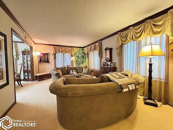 3rd image of 2108 Rodlyn Rd