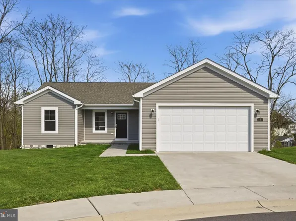 5 Peking Ln, Martinsburg, WV 25403