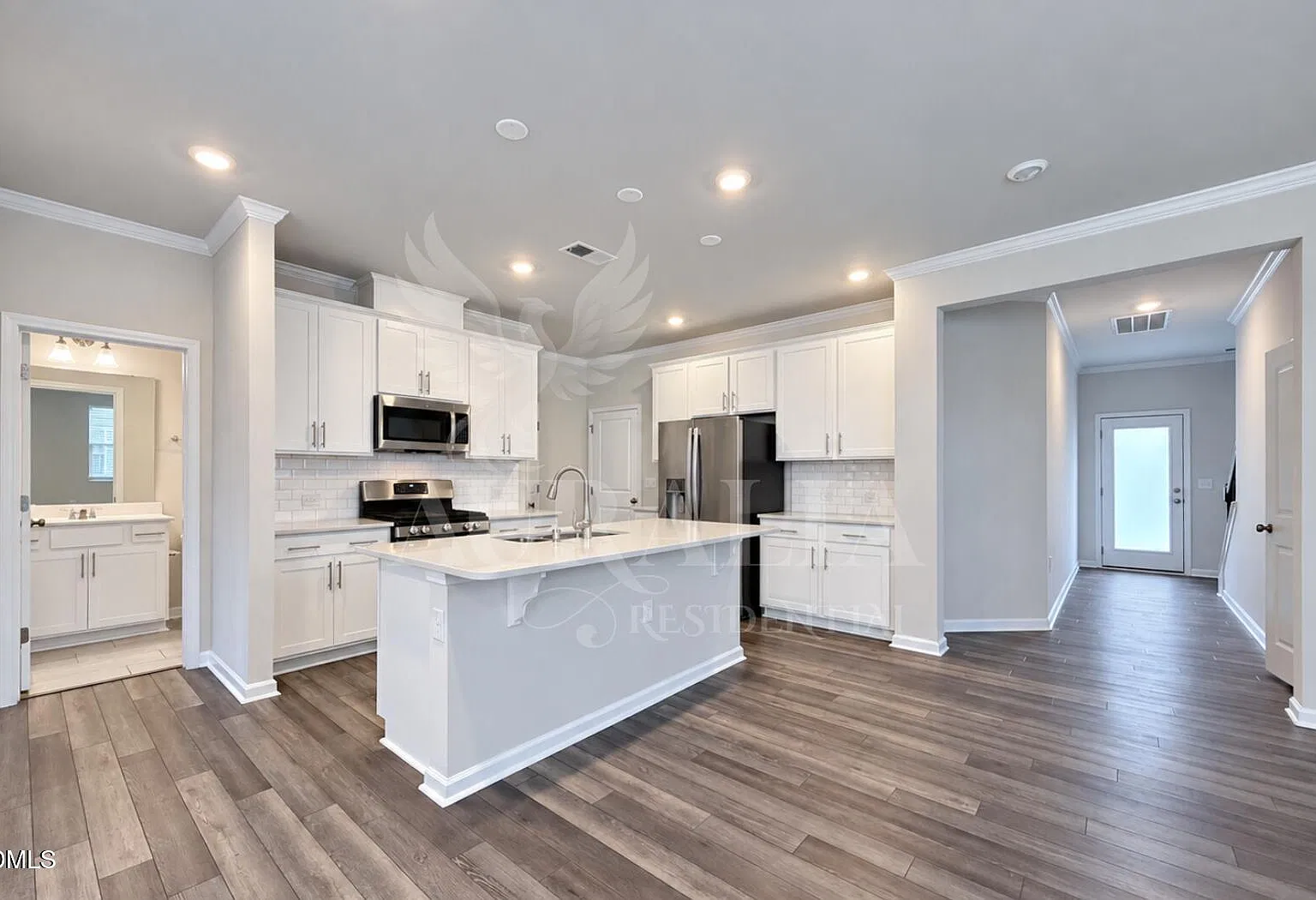 4 bed, 3.0 bath, 2400 sqft, $2,250 — Photo 4