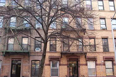 Rented by aptsandlofts.com