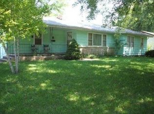 606 9th St, Wamego, KS 66547