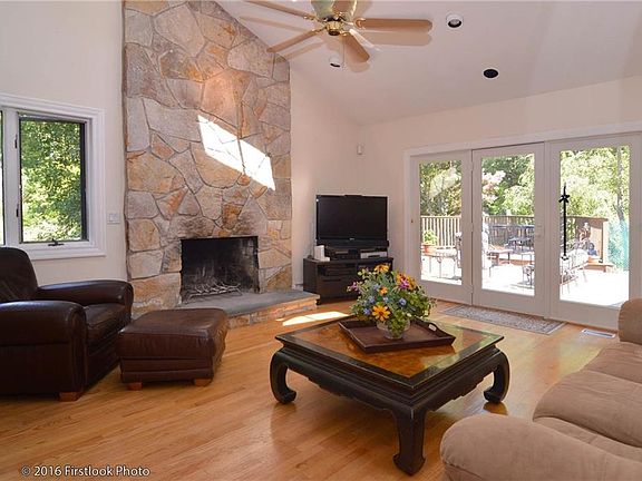 4th image of 105 Oak Dell Cir