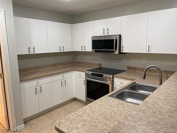 5th image of 2608 NE 4th Pl
