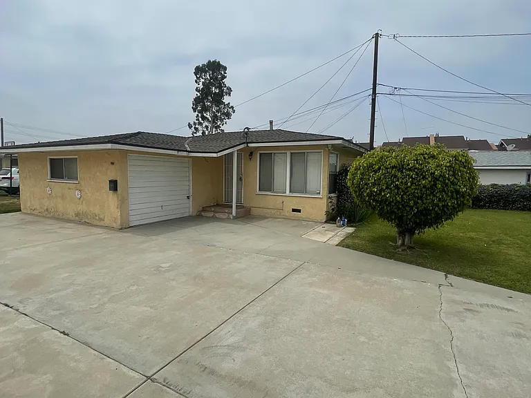8824 Cedar St — Photo 4