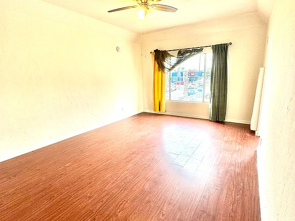 Studio Apt with plenty of natural light, and spacious.