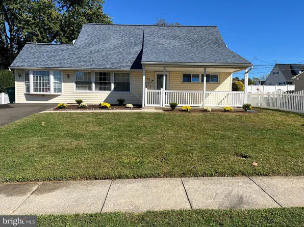 46 Quill Rd, Levittown, PA 19057
