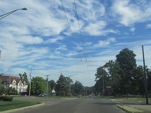 4th image of 1814 Far Hills Ave