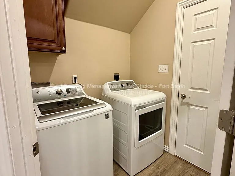 9817 Mylea Cir — Photo 9