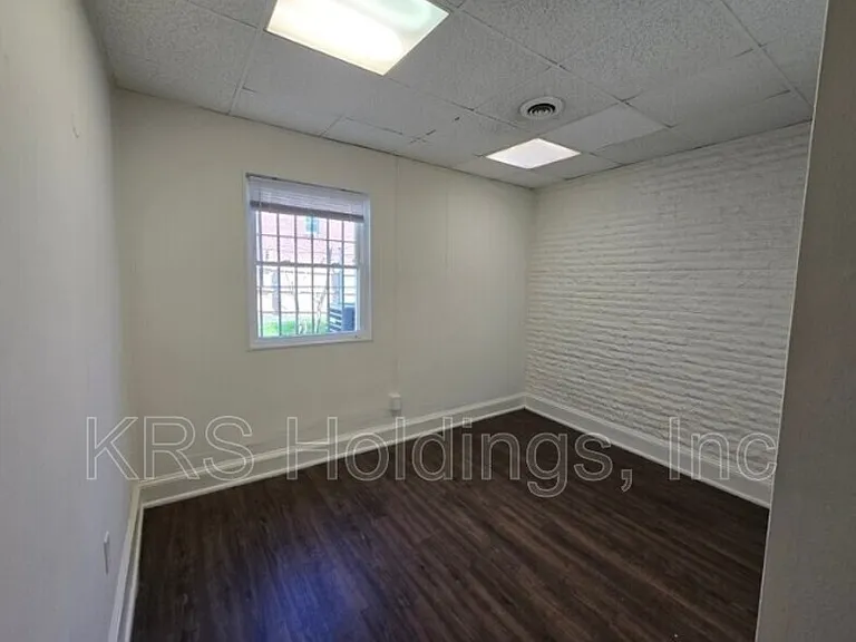 908 W Broad St — Photo 1
