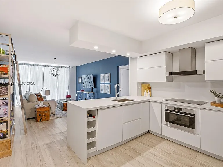 31 SE 5th St #2410 — Photo 3