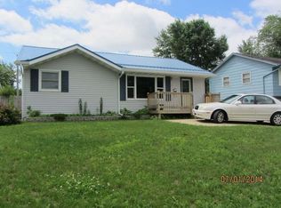 1657 Golden Valley Dr, Waterloo, IA 50703