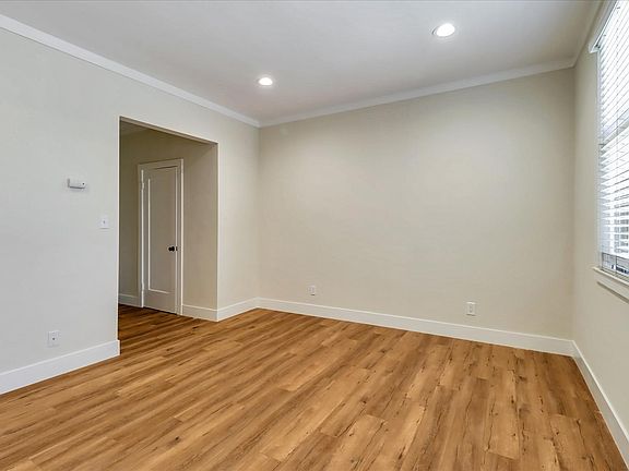 3rd image of 14 W Main St APT 5