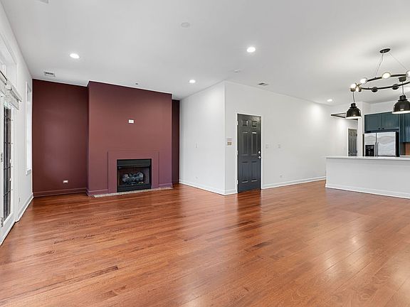2nd image of 1515 N Milwaukee Ave APT 3