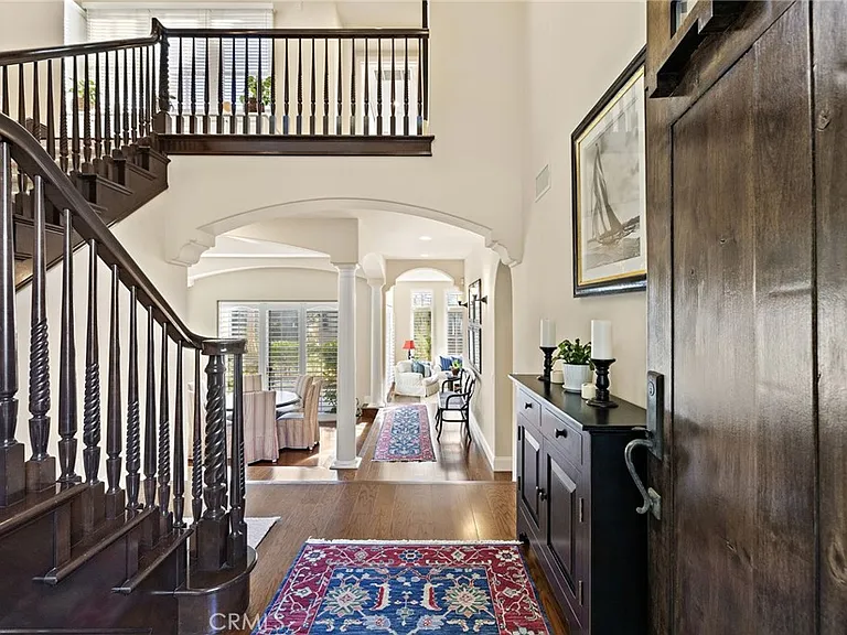 110 Sidney Bay Dr — Photo 2