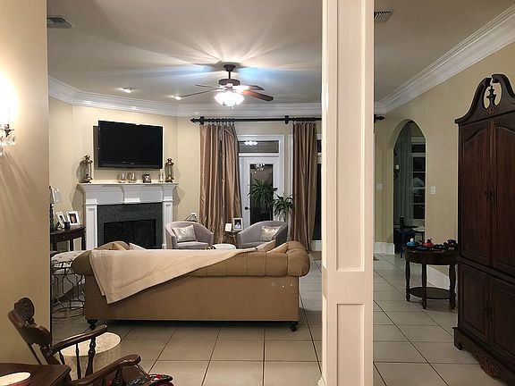 4th image of 406 Copperfield Way