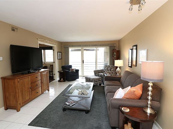 4th image of 2705 W Willowlake Dr APT 62