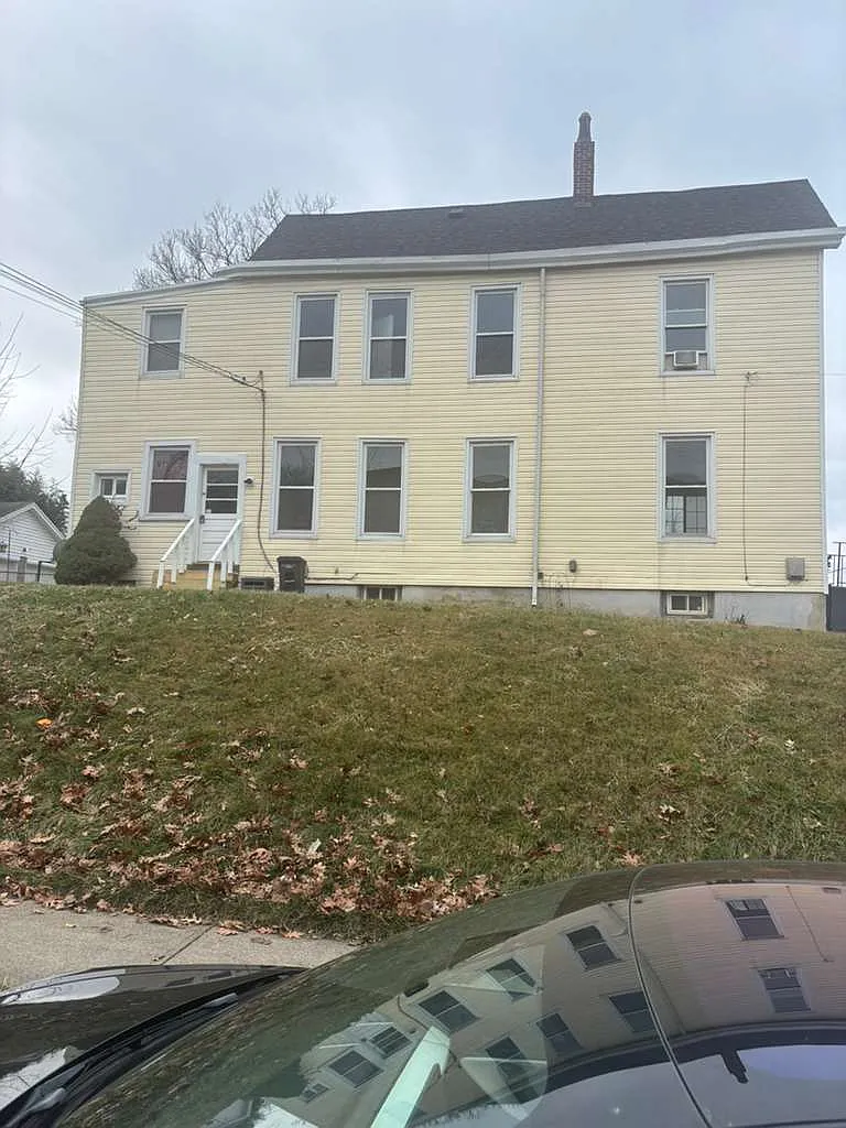 4 bed, 1536 sqft, $1,800 — Photo 2