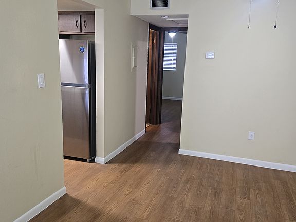 2nd image of 1204 W Reynolds St #101