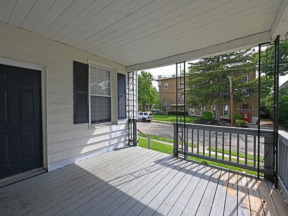 4th image of 3849 Lovell Ave