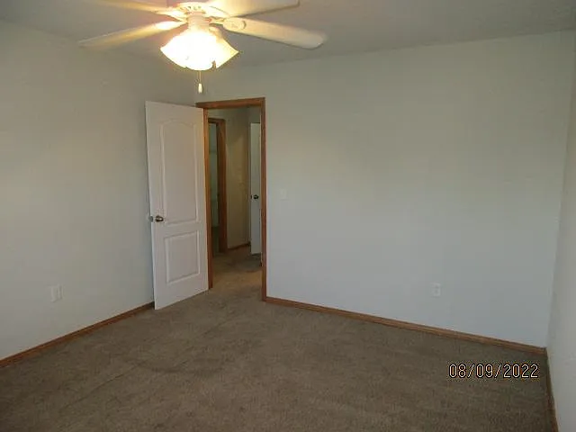 Master Bedroom to Closet