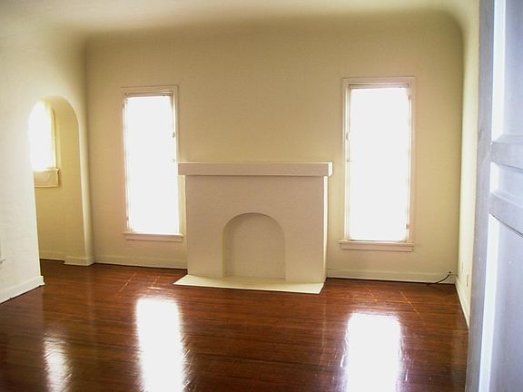 4th image of 1141 S Swall Dr