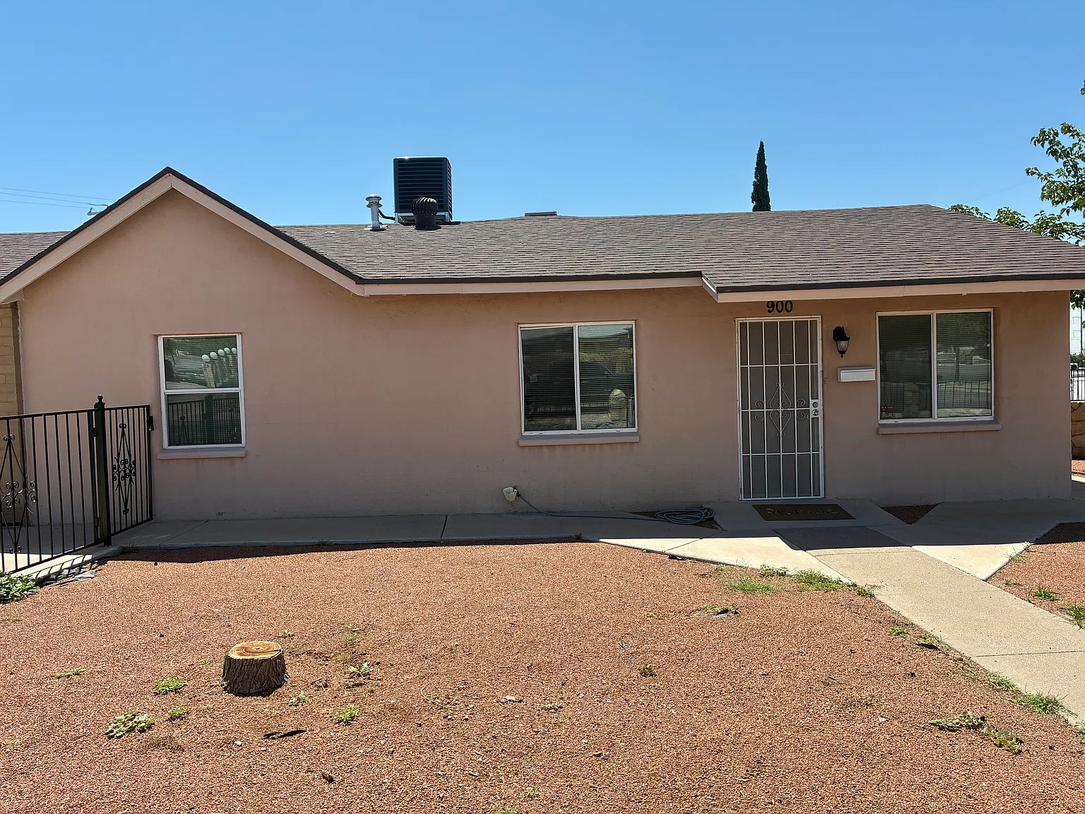900 N Clark Dr — Photo 1