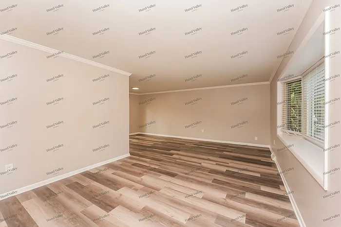 6039 Sherwood Dr — Photo 5