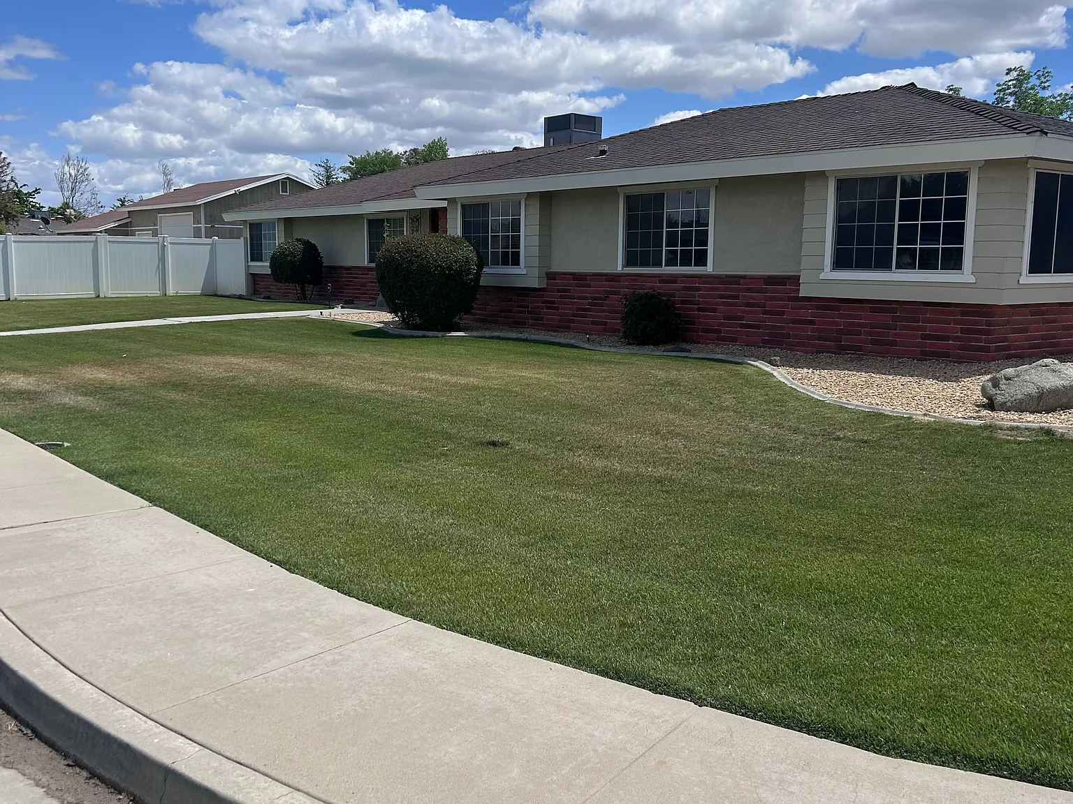 3 bed, 2766 sqft, $2,950 — Photo 2