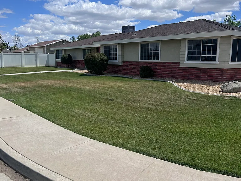 1912 Verdugo Ln — Photo 2