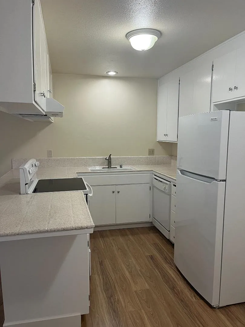 1281 Juniper Dr Unit C - Unit C — Photo 3