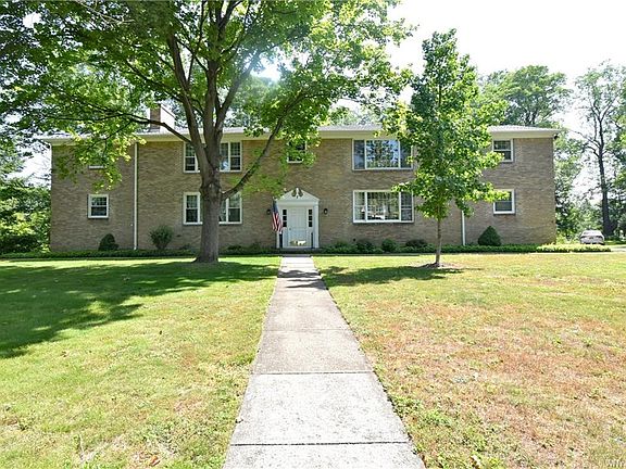 2nd image of 7 Woodbrook Dr APT 2