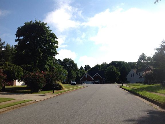 5th image of 960 Georgian Hills Dr