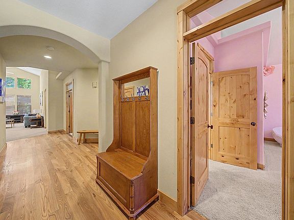 5th image of 391 Sequoia Cir