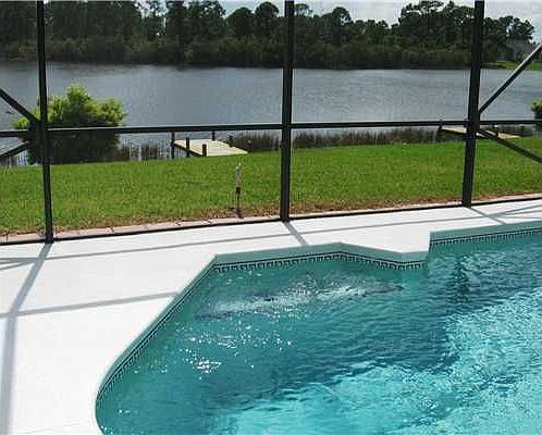 4th image of 836 SW Lake Charles Cir