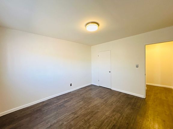 5th image of 539 Hyde Park Pl