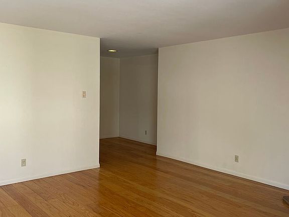 4th image of 2225 Washington St APT 2