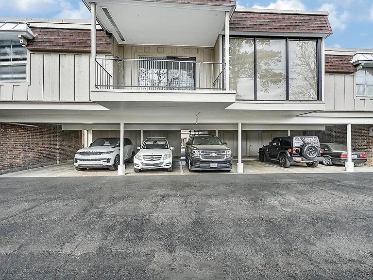7555 Katy Fwy #146 — Photo 19