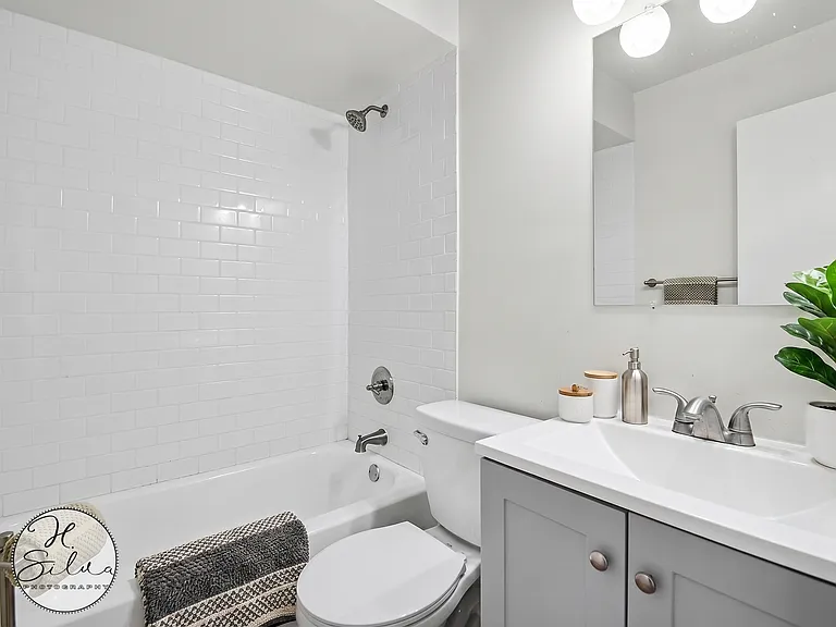 10 Arrowhead Dr #5 — Photo 2