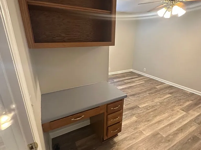1130 Sloan St — Photo 10