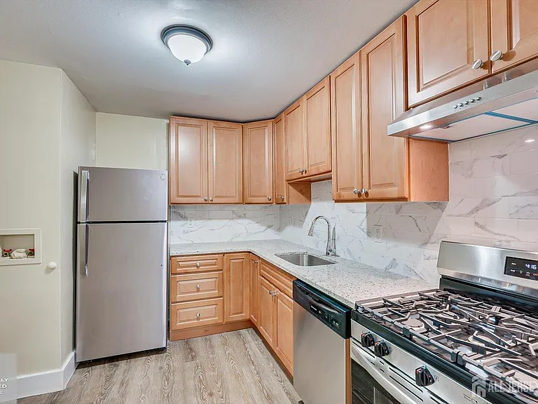 434 College Dr — Photo 7