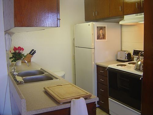 1st image of 225 W 6th St APT 411