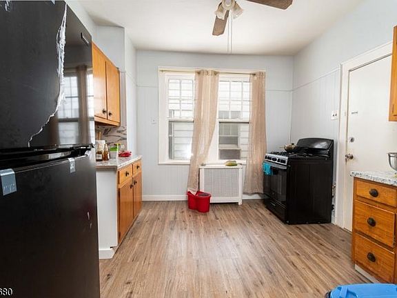 5th image of 10 McKay Ave #4
