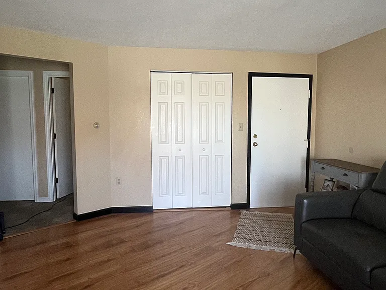 25 Farrwood Ave #4 — Photo 4