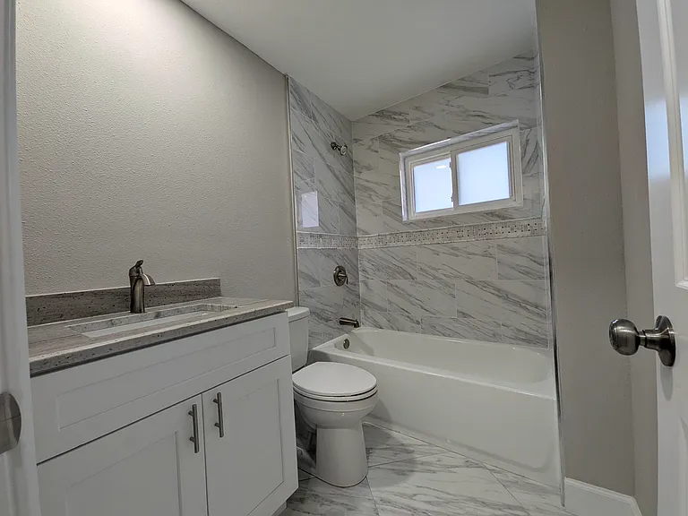 5523 Venetian Blvd NE — Photo 31