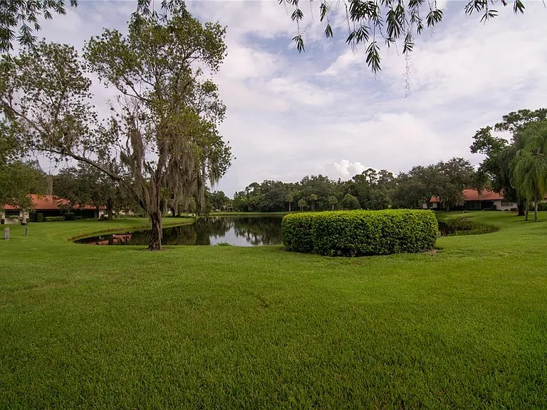 5635 Golf Pointe Dr #101 — Photo 22