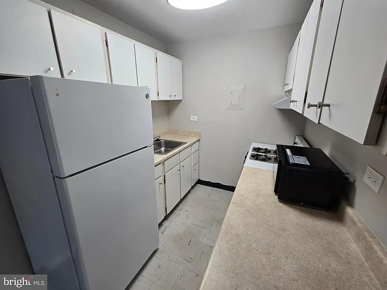 2201 L St NW #817 — Photo 6